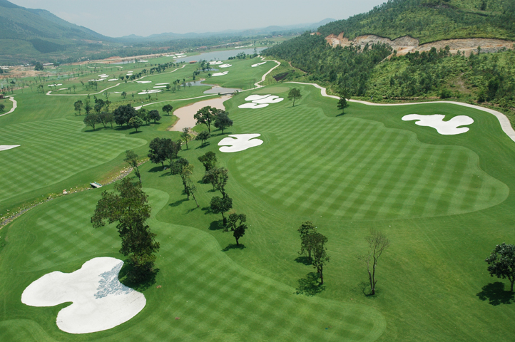 Thi công sân tập golf chuyên nghiệp